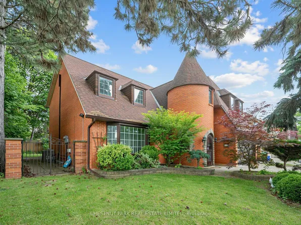 59 Chipstead Rd, Toronto, ON M3B 3E8