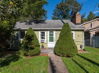 8276 W Long Lake Dr, Kalamazoo, MI 49048