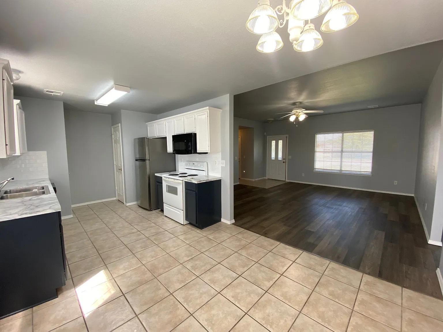 3 bed, 1459 sqft, $1,600 — Photo 2
