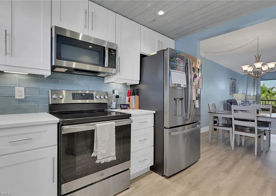 2121 Collier Ave #508