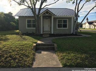 321 N Bond St, Karnes City, TX 78118