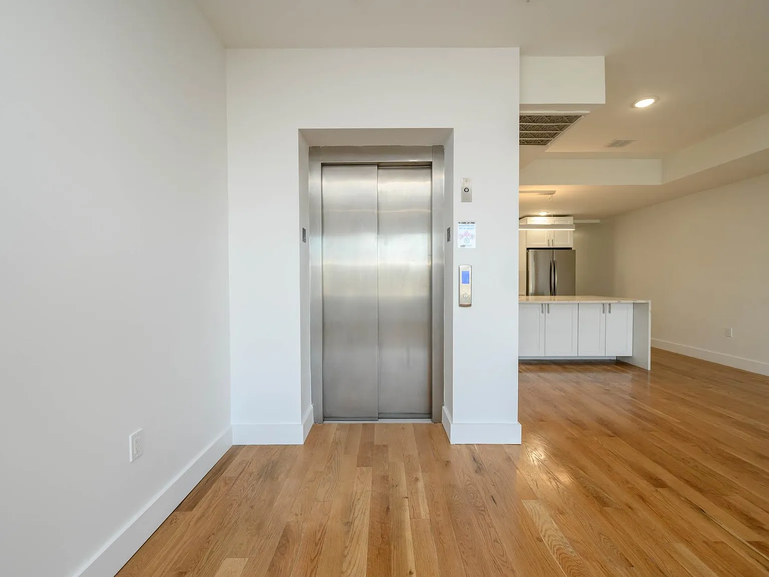 3 bed, 2.0 bath, 1913 sqft, $4,000 — Photo 2
