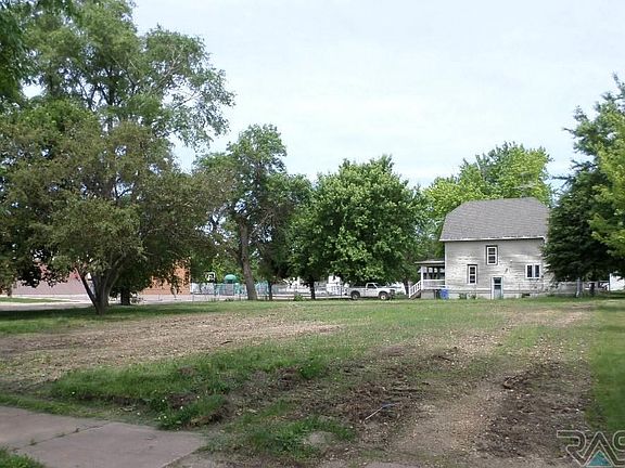 2nd image of 300 E Essex Ave