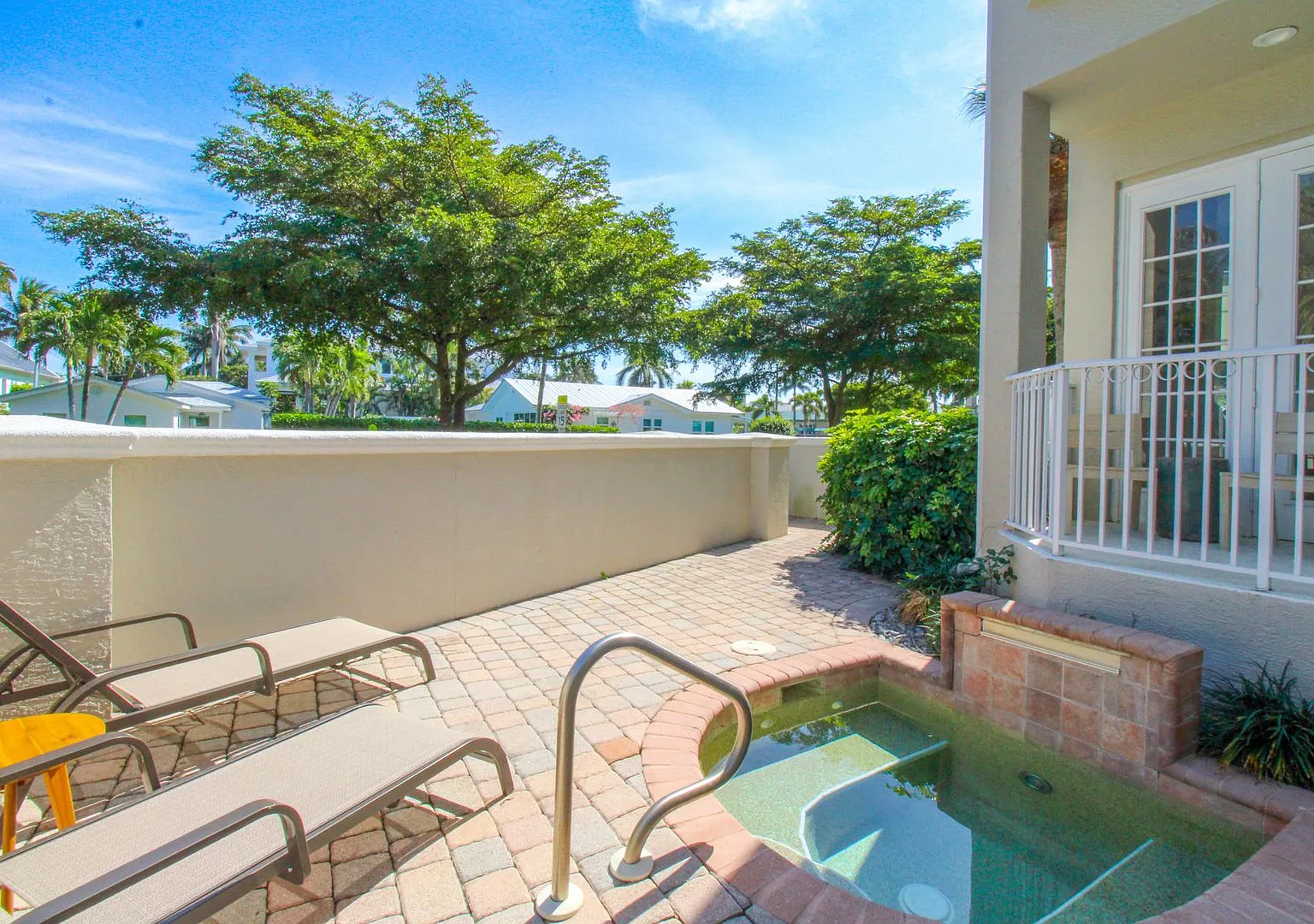 Downtown Naples Seasonal Beautiful Villas Napoli Now Available — Photo 4