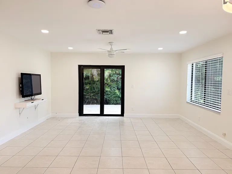 825 Dogwood Dr #B — Photo 6