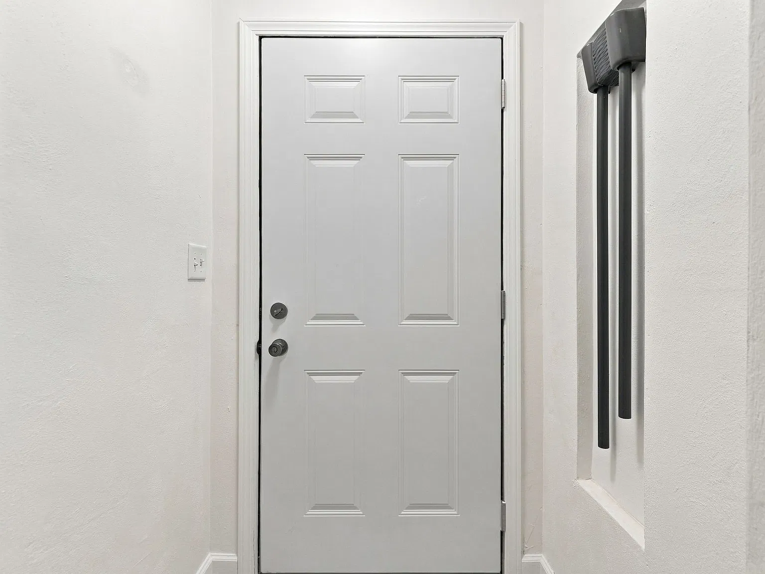 3 bed, 984 sqft, $1,825 — Photo 3