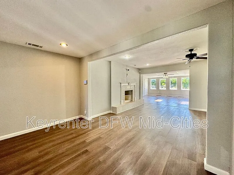 3 bed, 2.0 bath, 2259 sqft, $2,500 — Photo 3