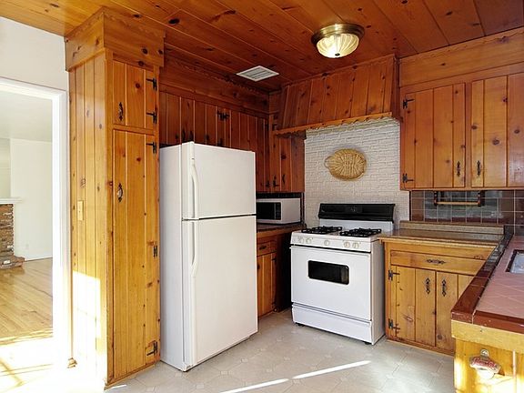 5th image of 21227 Martinez St