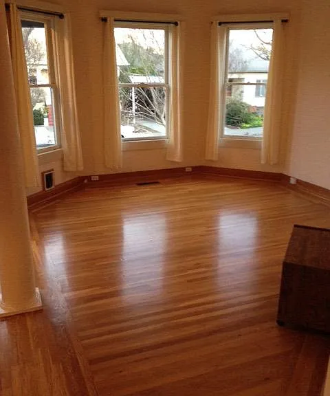 Locksley Ave — Photo 3