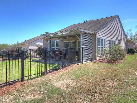3rd image of 125 Begonia Ct