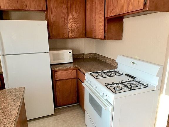 5th image of 320 W Duffy St