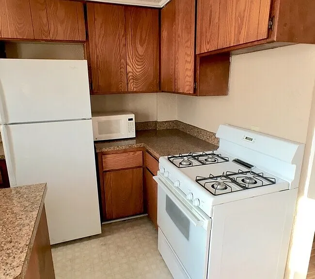 320 W Duffy St — Photo 7