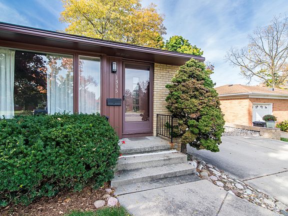 5th image of 1335 Algonac Ave