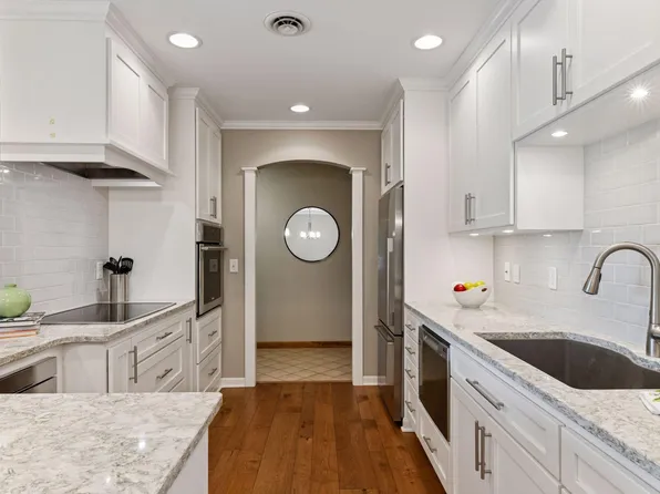 8651 Basswood Rd Unit 203, Eden Prairie, MN 55344