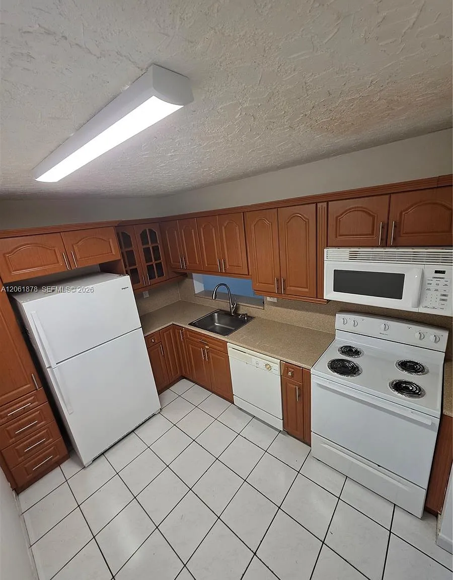 Horizons West Condo #5 — Photo 2