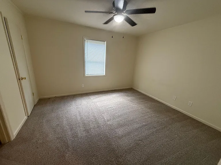 586 Franklin St — Photo 10