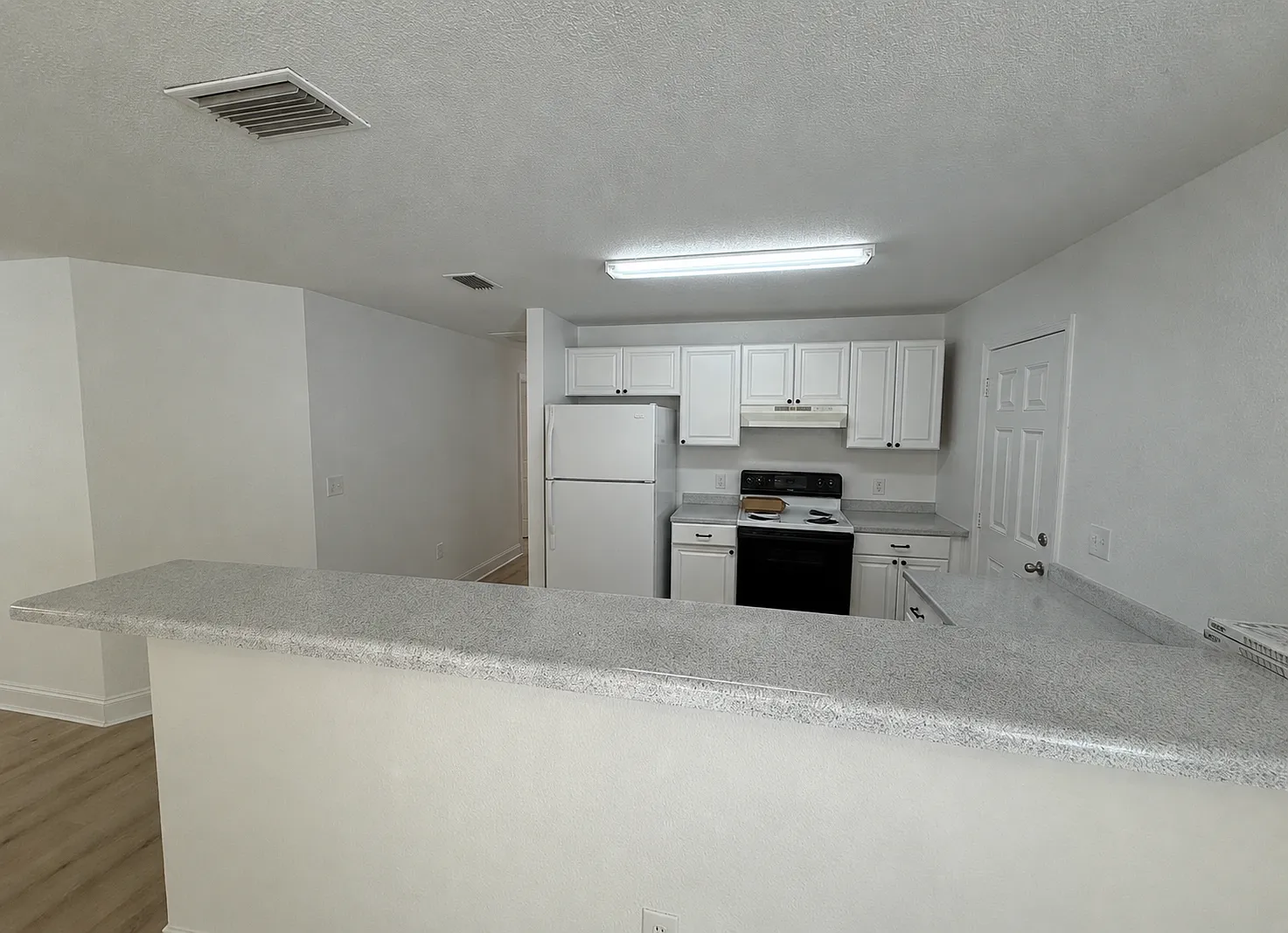 3 bed, 1400 sqft, $2,495 — Photo 2