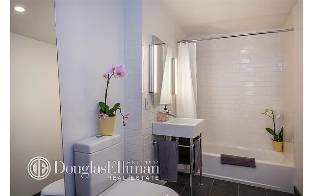 Rented by Douglas Elliman | media 14