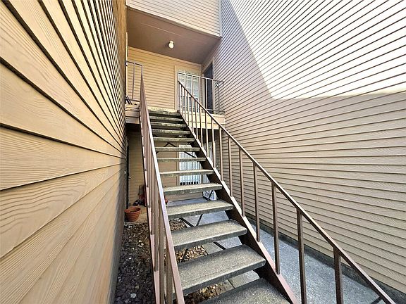 3rd image of 10555 Turtlewood Ct Unit 2105