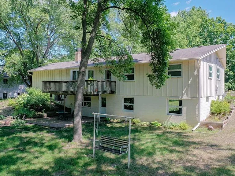 1335 Garland Ln N — Photo 26