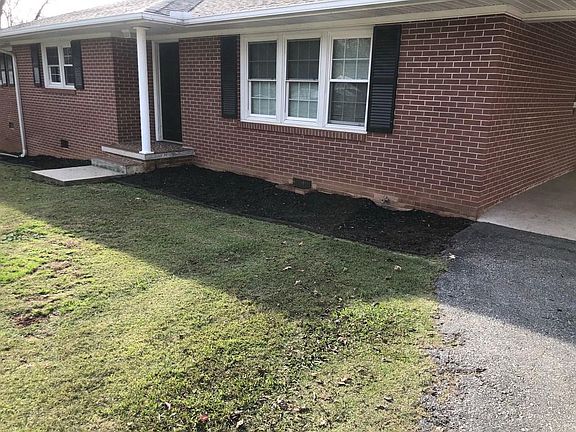 3rd image of 213 Pecan Dr