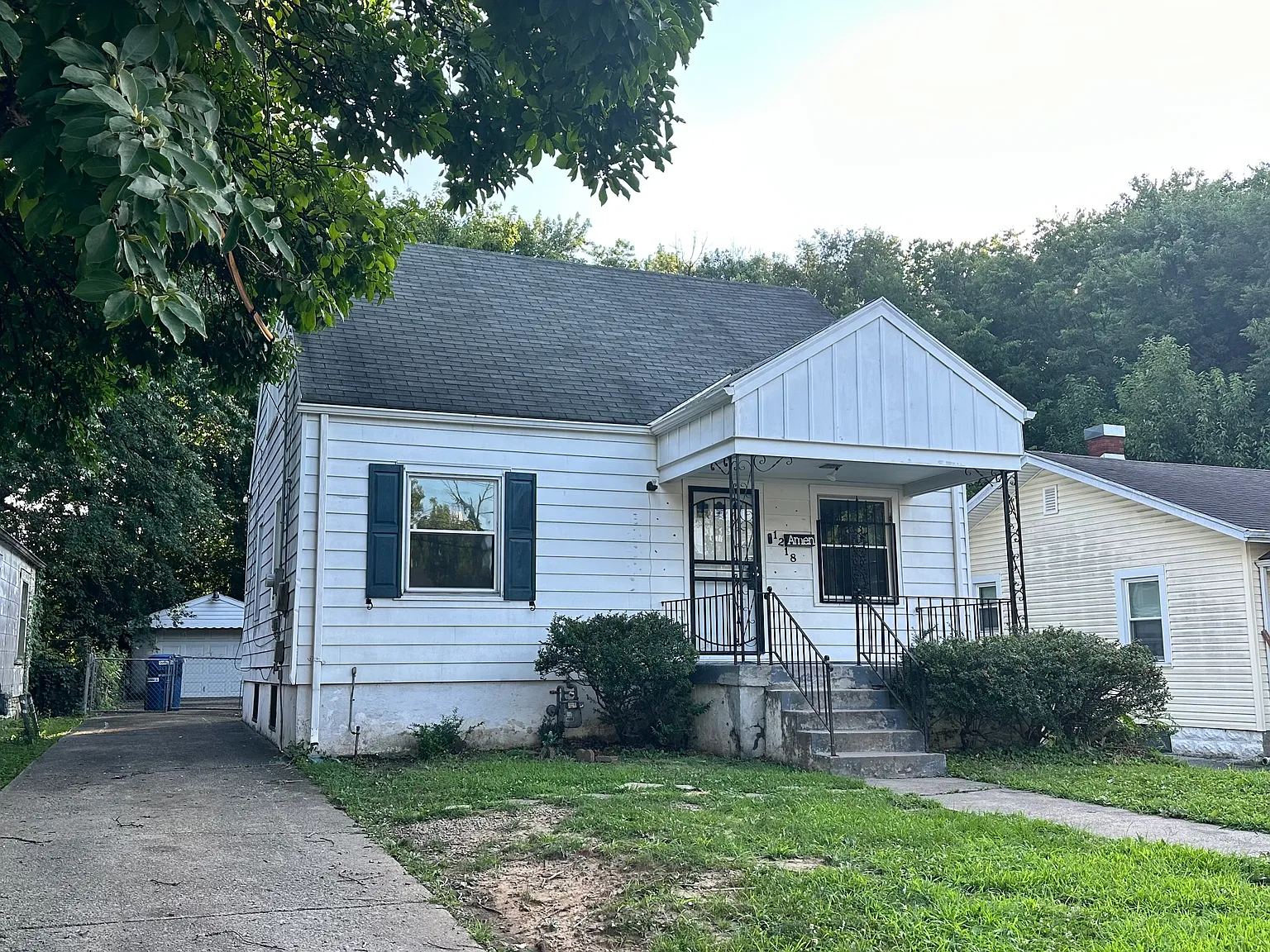 4 bed, 1019 sqft, $1,350 — Photo 1