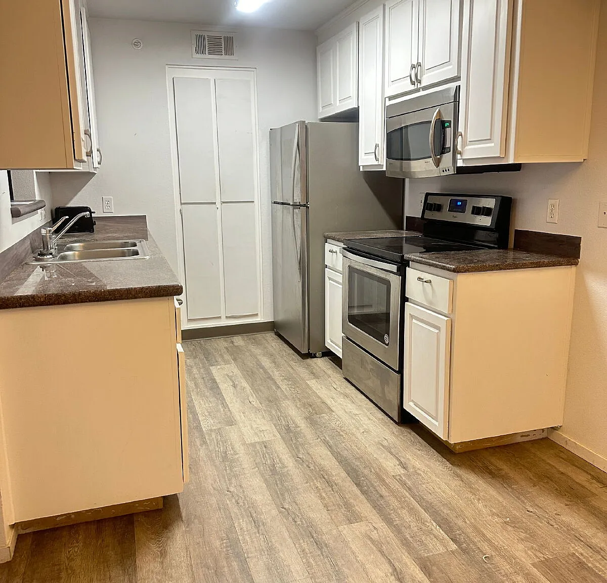 2 bed, 2.0 bath, 930 sqft, $1,700 — Photo 3