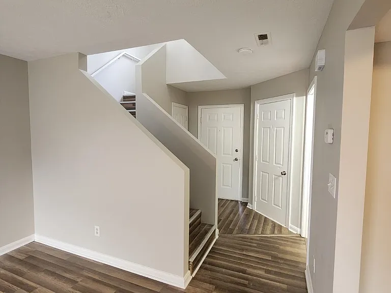 129 Karen Ct — Photo 3