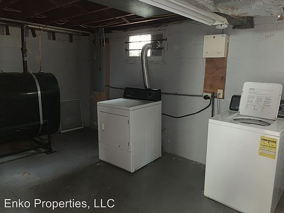 3rd image of 4738 SE Belmont St