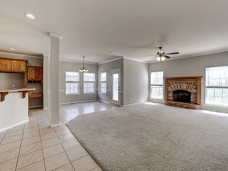 819 E Seattle Pl — Photo 8