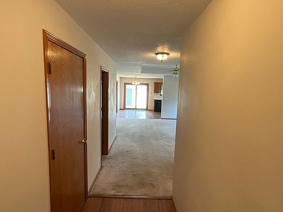 2nd image of 124-126 W Briarbrook Ln