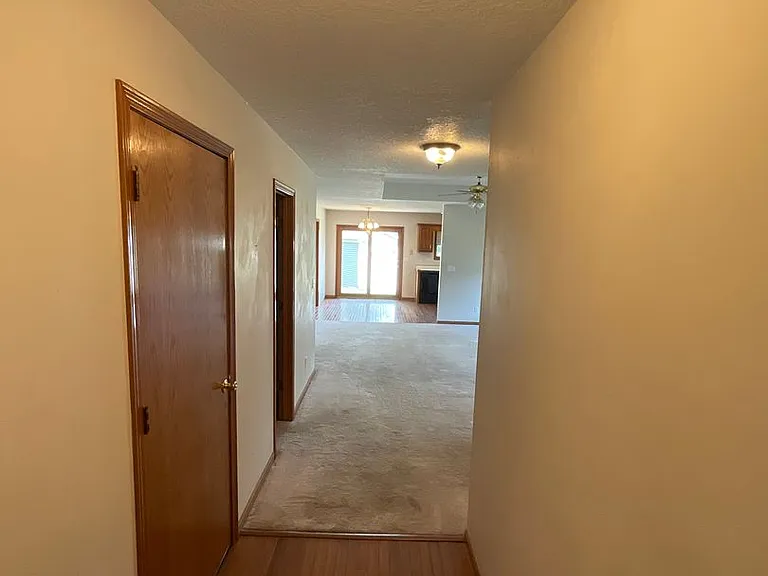 124-126 W Briarbrook Ln — Photo 2