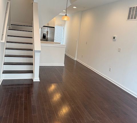4th image of 2410 E Harold St
