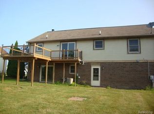 15859 Petros Dr, Brownstown, MI 48173
