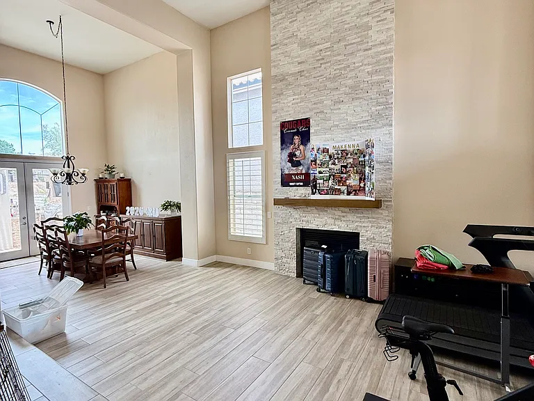 209 Ultra Dr — Photo 2