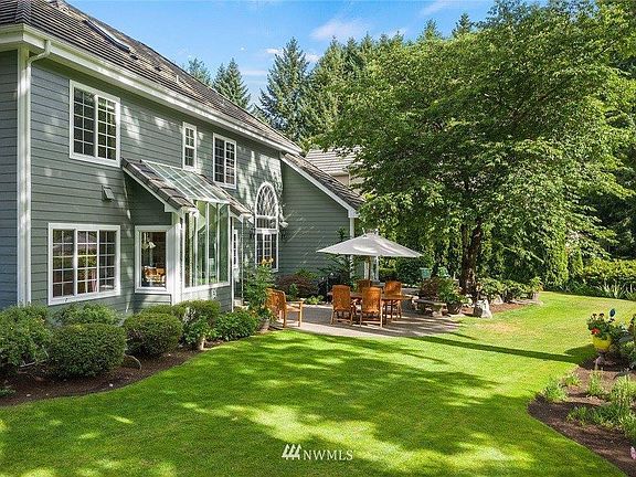 3rd image of 4028 Birkdale Ln SE