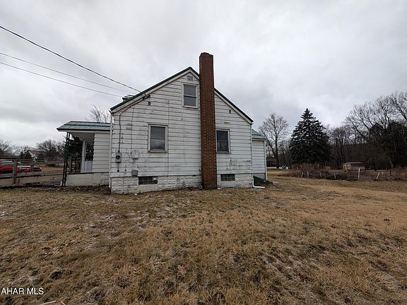 3rd image of 104 White Ln