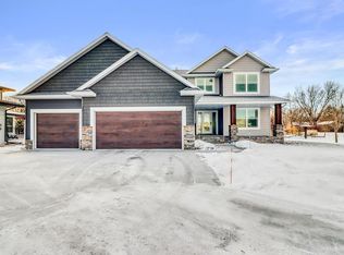 3521 Grandwood Dr N, Fargo, ND