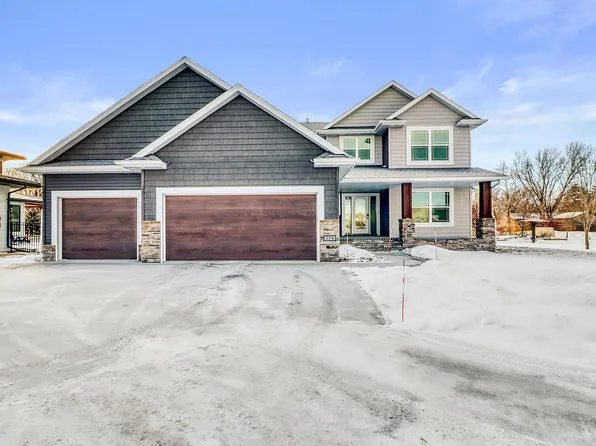 3521 Grandwood Dr N, Fargo, ND 58102