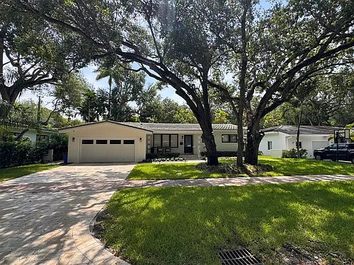 6835 Camarin St Photo 1