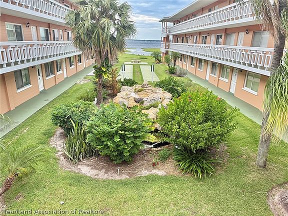 4th image of 2111 Lakeview Dr Unit 3-C