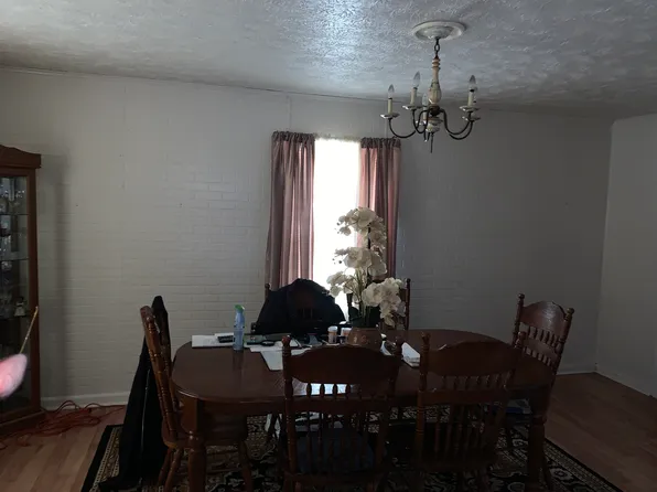 1810 Wayne Ln, Fayetteville, NC 28304