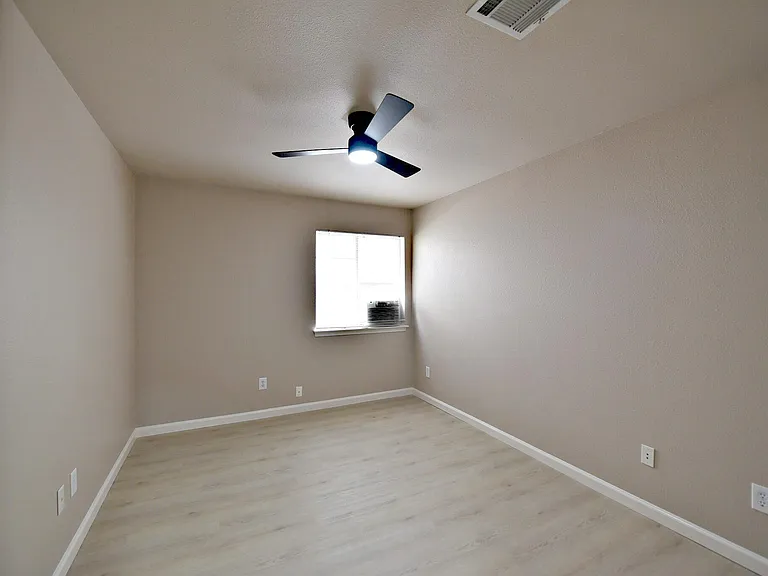 3924 Newland Dr — Photo 15