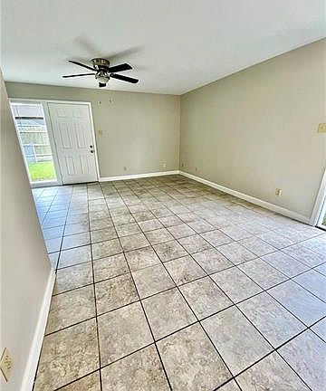 5th image of 219 Melvyn Dr APT D
