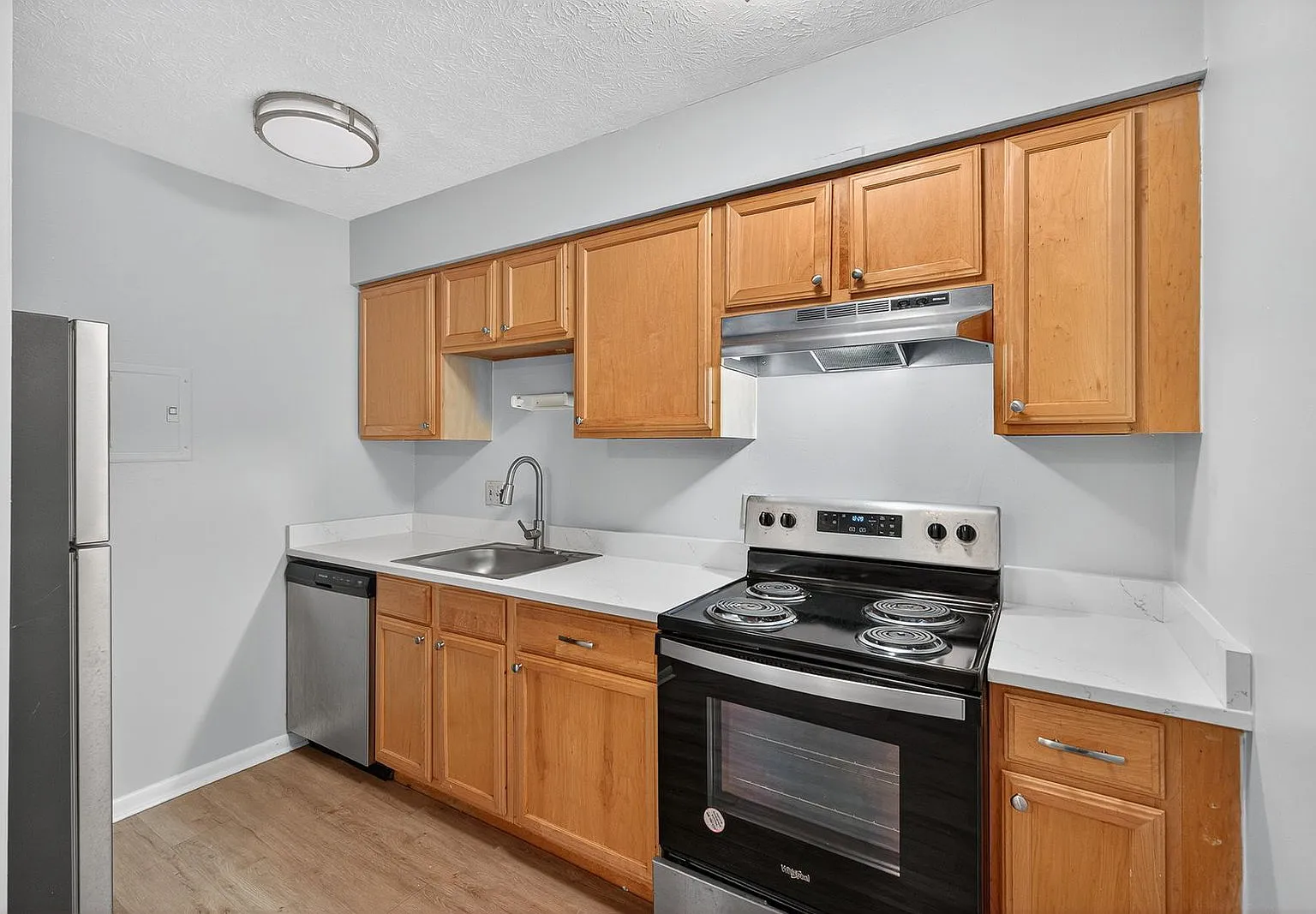 2 bed, 1.0 bath, 760 sqft, $1,215 — Photo 2