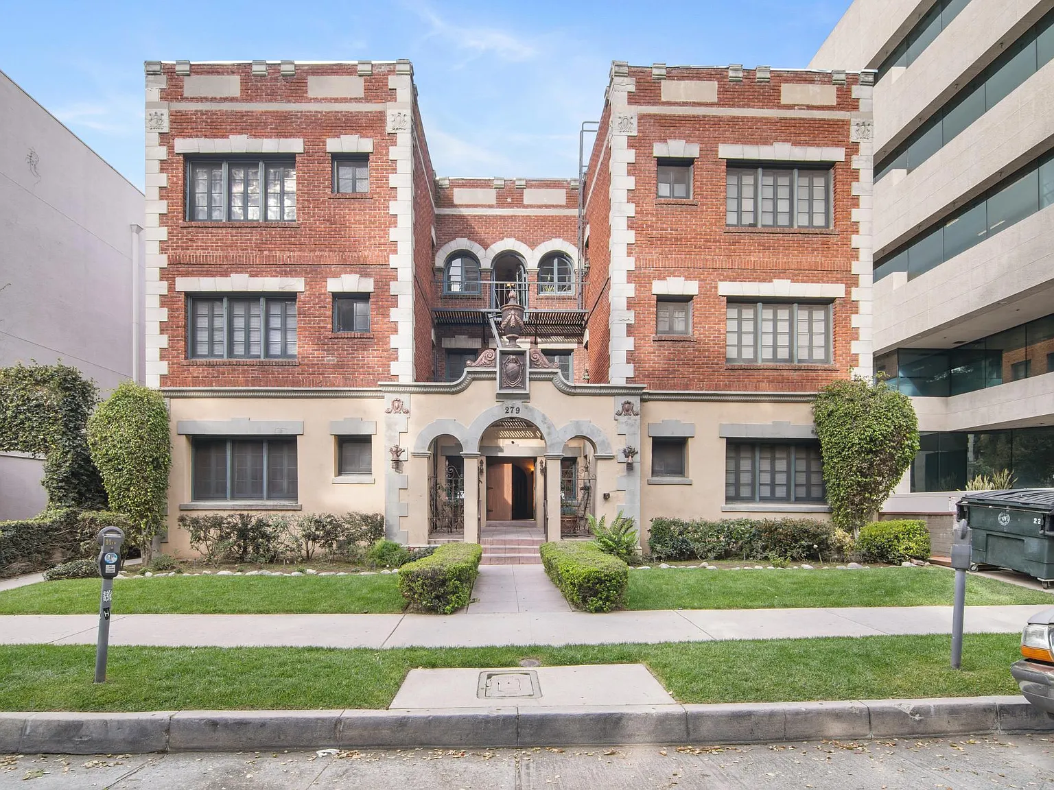 Euclid Apartments — Photo 1