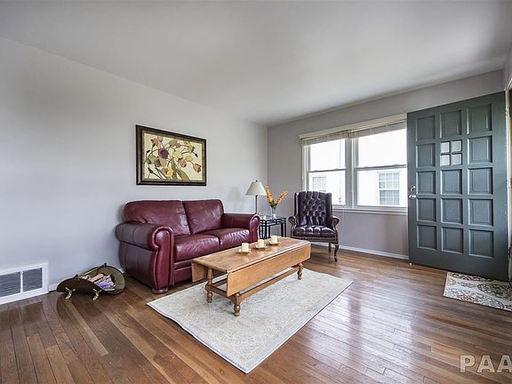 2nd image of 1204 W Crestwood Dr