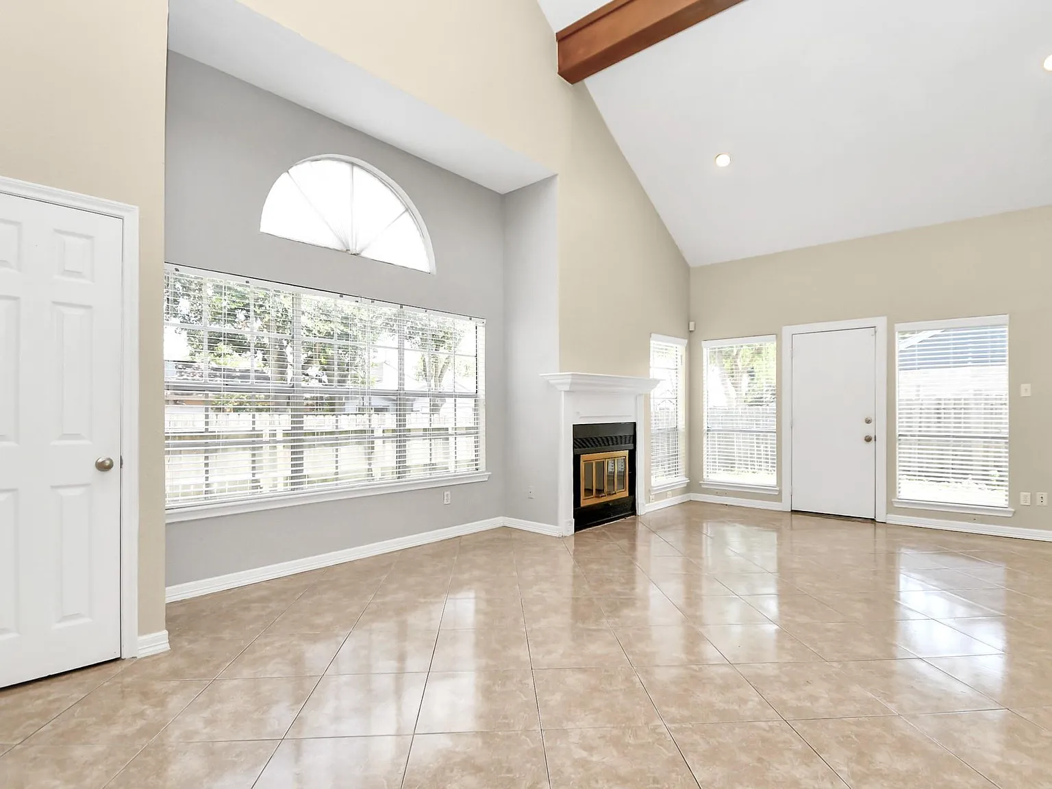 3 bed, 2.5 bath, 1552 sqft, $1,975 — Photo 3