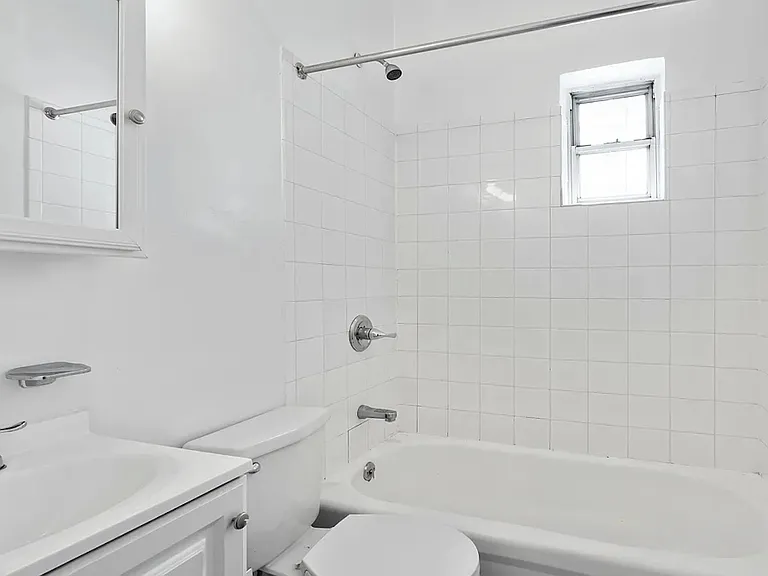 251 E 52nd St #3C — Photo 10
