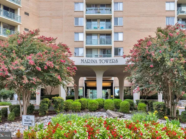 501 Slaters Ln APT 903, Alexandria, VA 22314